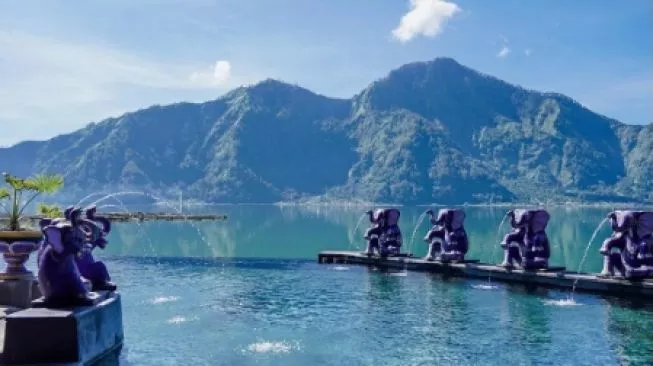 Image Toya Devasya, Permandian Air Panas di Bali yang Tawarkan Pemandangan Dewa!