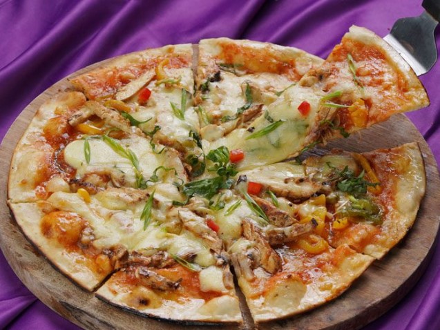 image Chicken Pineapple Pizza